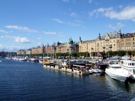 Boote in Stockholm nur 30 Minuten von unserem Ferienhaus in Schweden