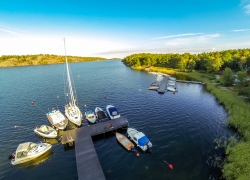 Pier an unserem Ferienhaus Stockholm im Schärengarten in Schweden.